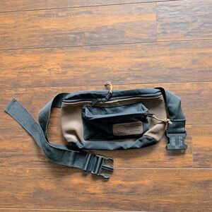 🚨 Retro Throwback black & leather Eastpak Fanny pack 🚨